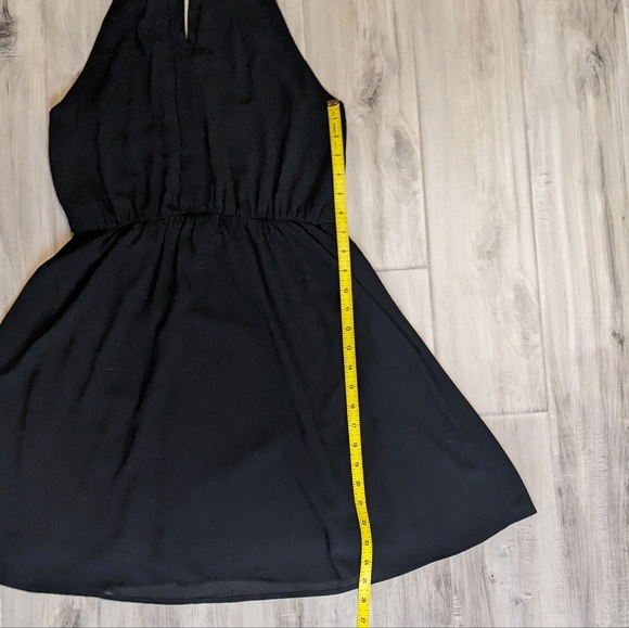 Monteau Black High Neck Sleeveless Mini Dress with Keyhole in Front and Back - Picture 4 of 6